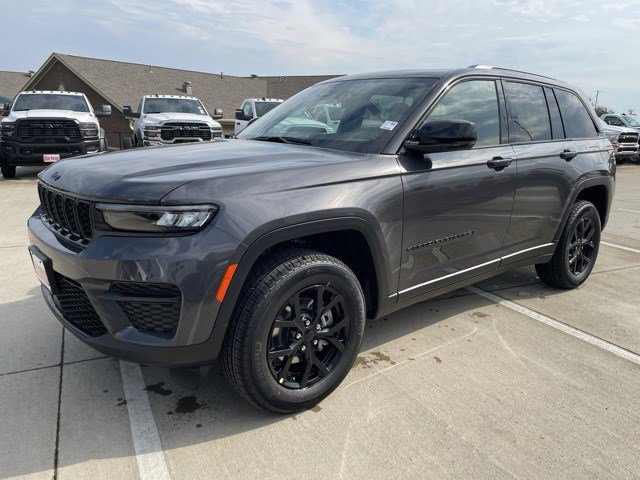 2025 Jeep Grand Cherokee Altitude's photo