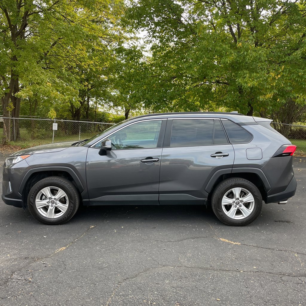Used 2021 Toyota RAV4 XLE with VIN 2T3W1RFV1MC158669 for sale in Kansas City
