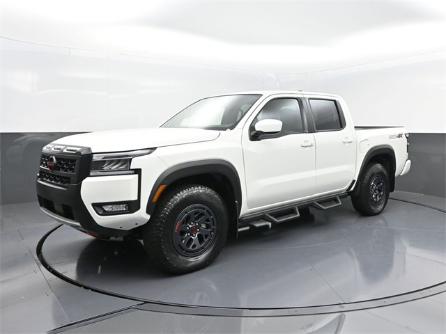 2025 Nissan Frontier PRO-4X photo 3