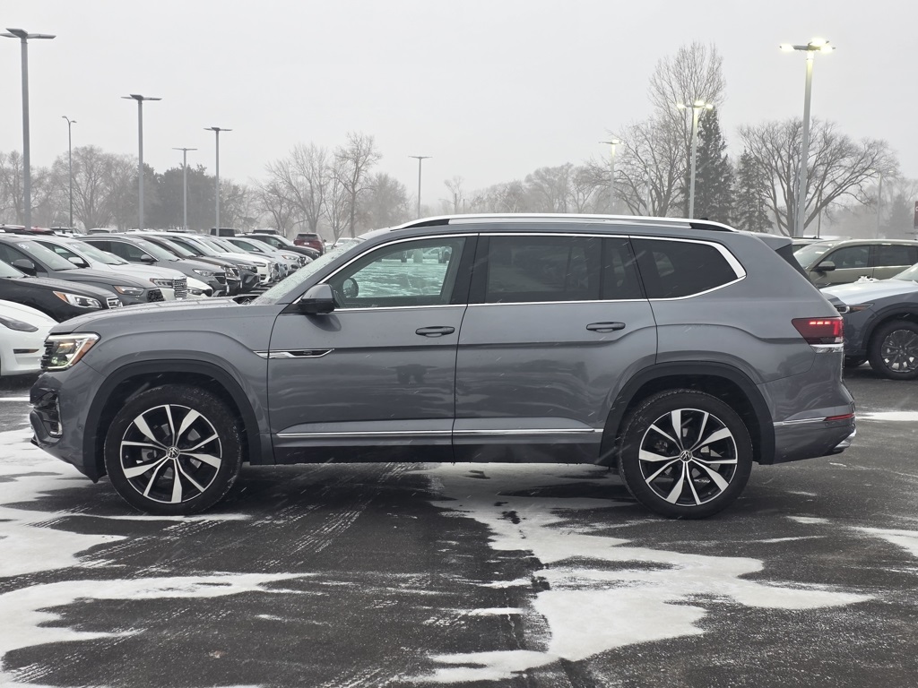 Used 2024 Volkswagen Atlas SEL Premium R-Line with VIN 1V2FR2CA5RC546304 for sale in St. Cloud, Minnesota