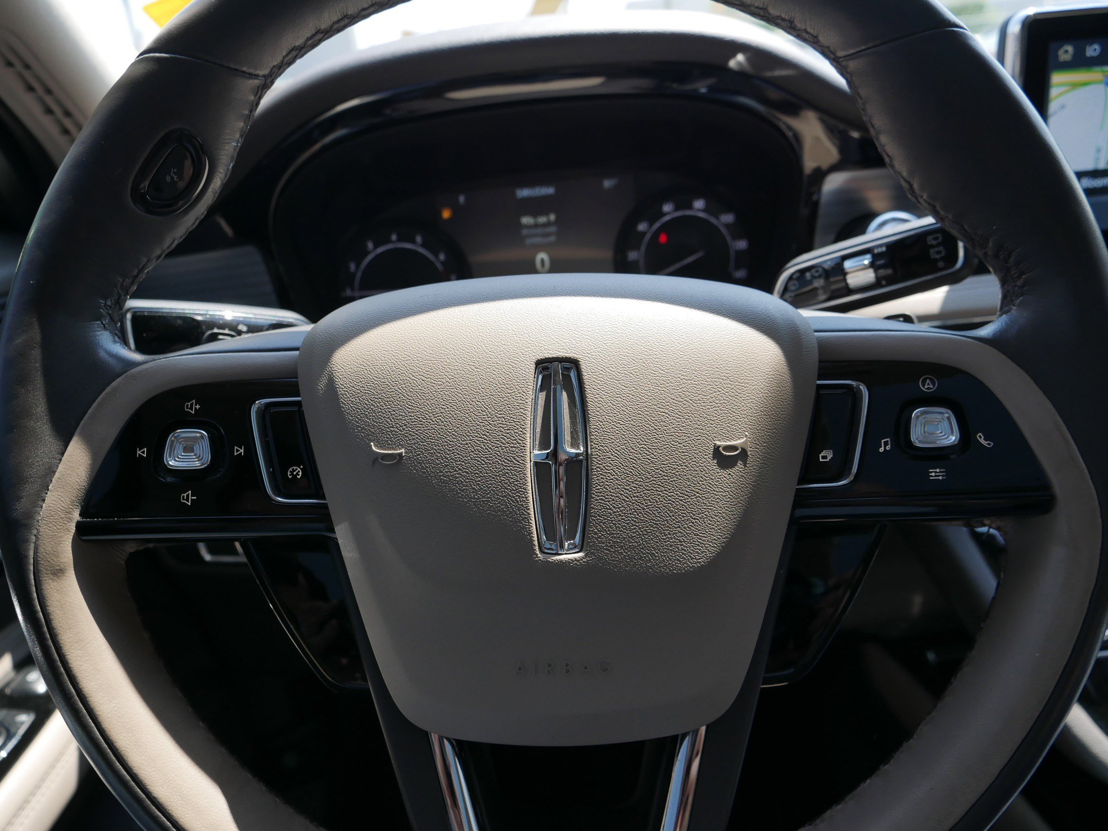 2022 Lincoln Corsair Standard photo 25