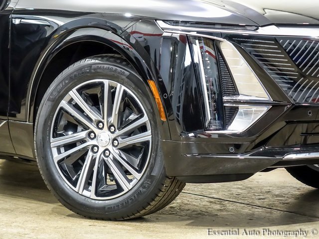 2025 Cadillac Lyriq Luxury photo 3