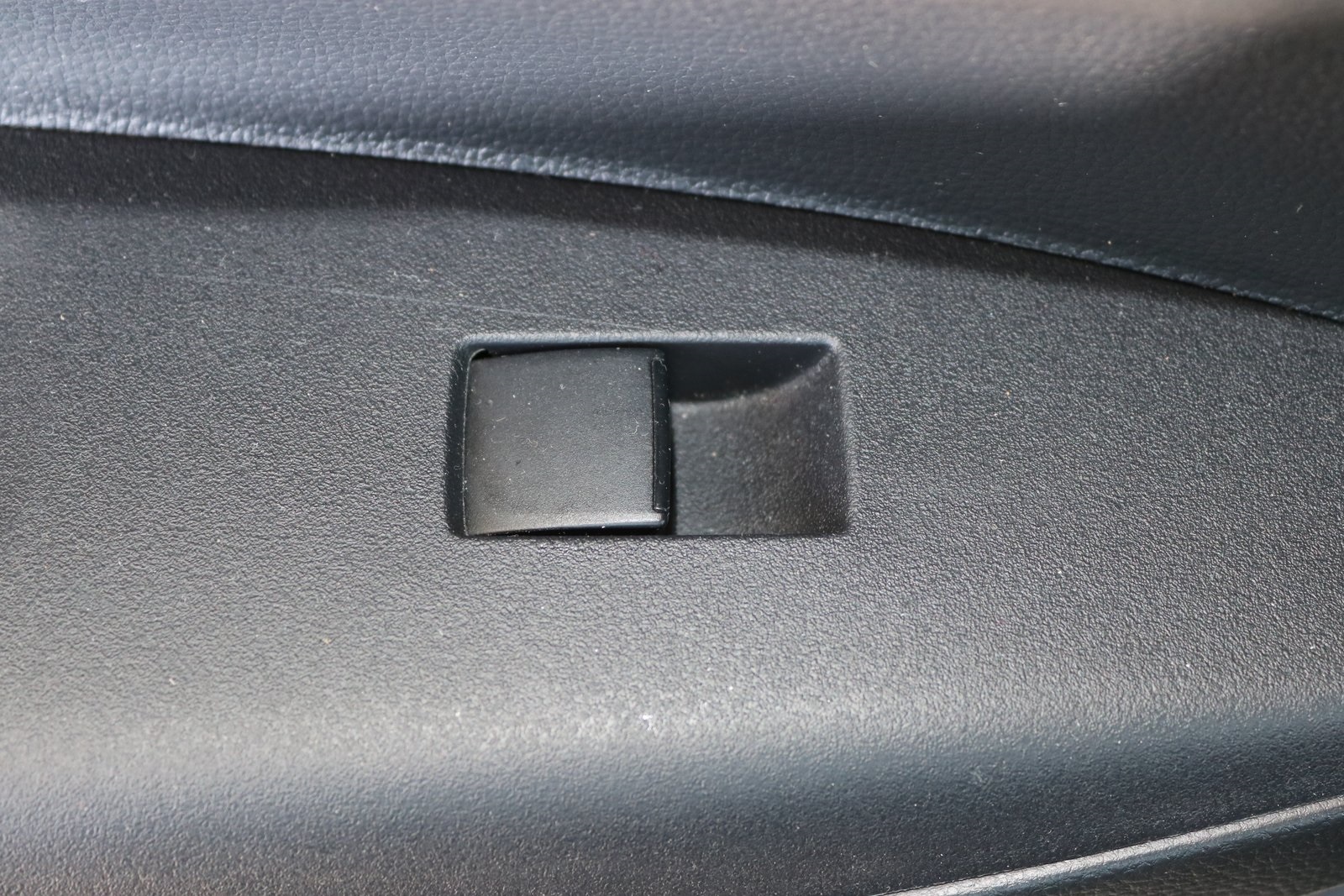 2023 Toyota Corolla LE photo 18