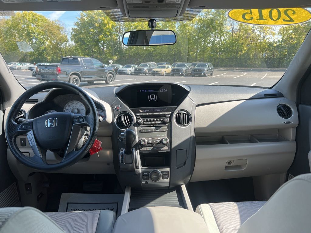 2015 Honda Pilot SE photo 11