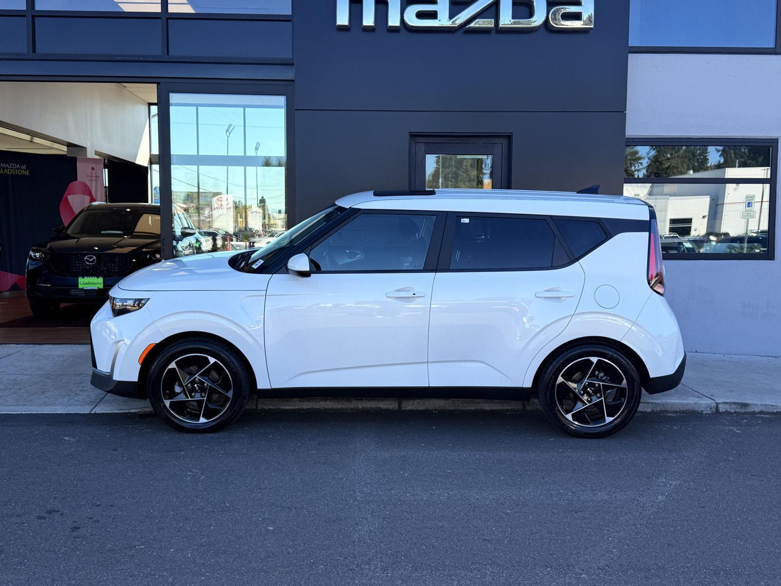 2023 Kia Soul EX photo 3