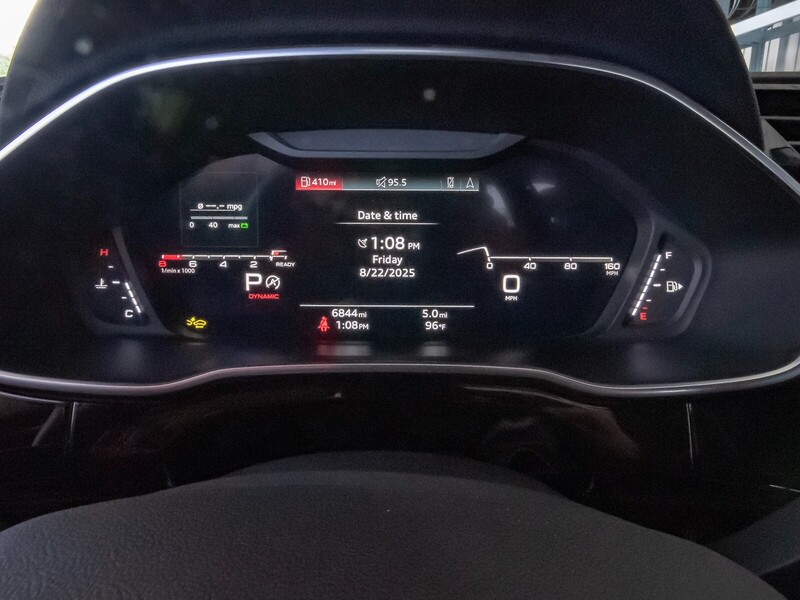 2024 Audi Q3 45 TFSI S line Premium photo 9