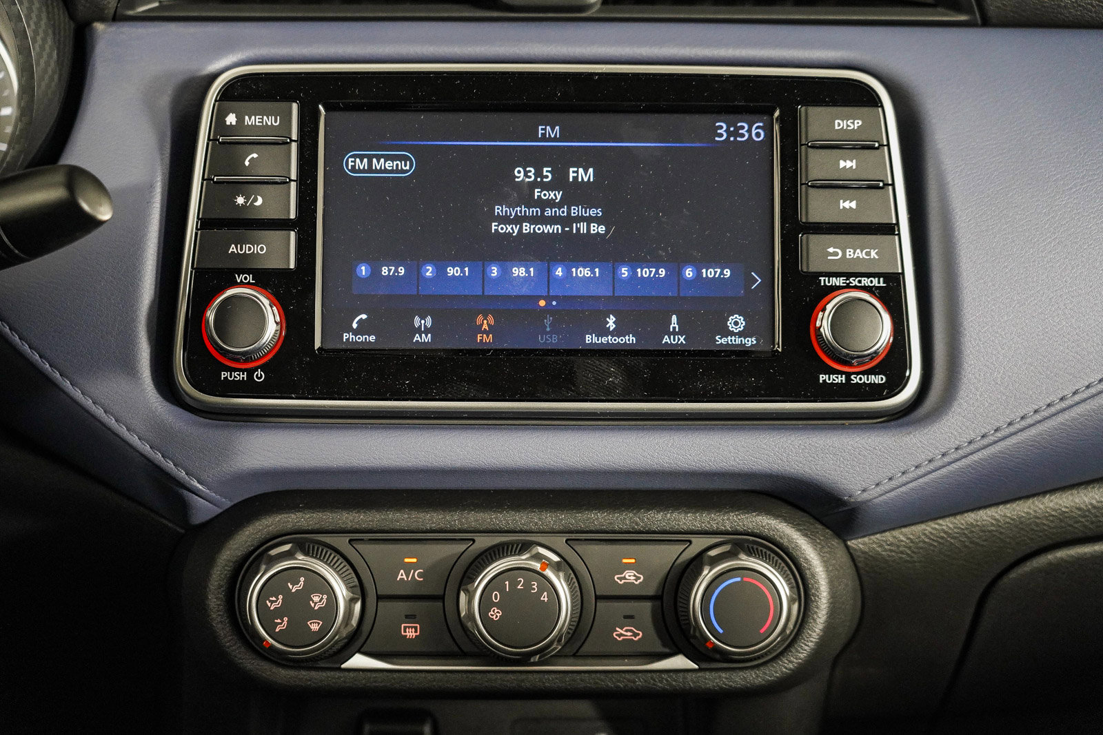 2025 Nissan Versa SV photo 12