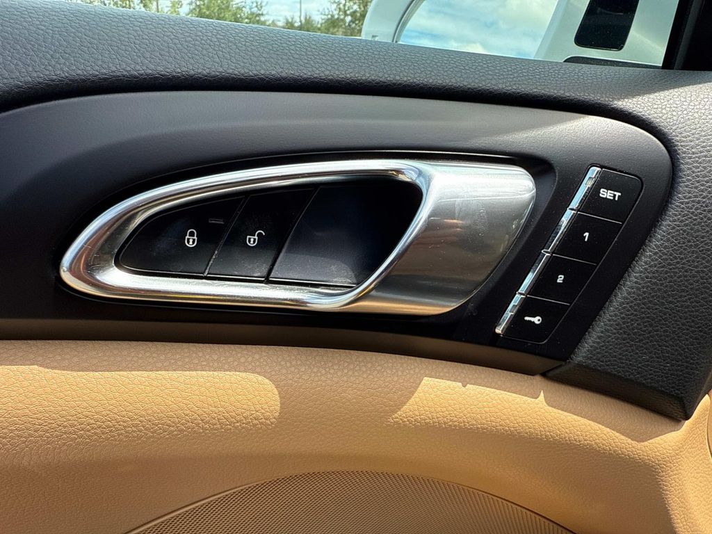 2016 Porsche Cayenne Base photo 20