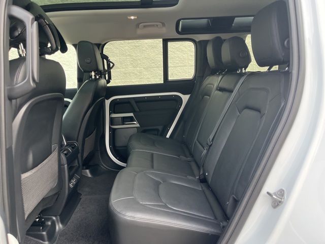 2023 Land Rover Defender 110 SE photo 8