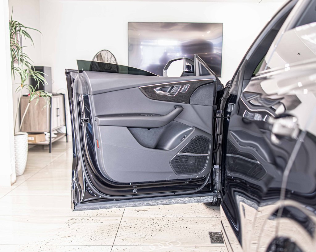 2021 AUDI Q8 - Image 32