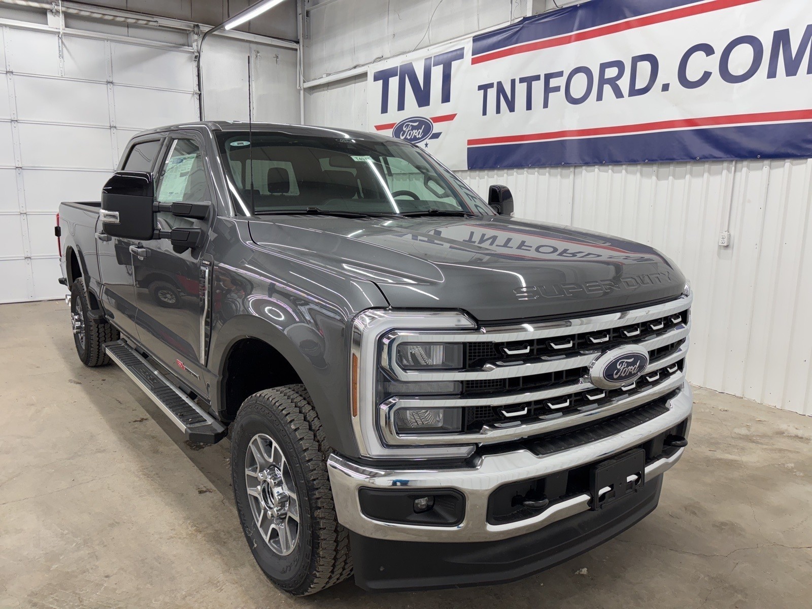 2025 Ford F-350 Lariat photo 2