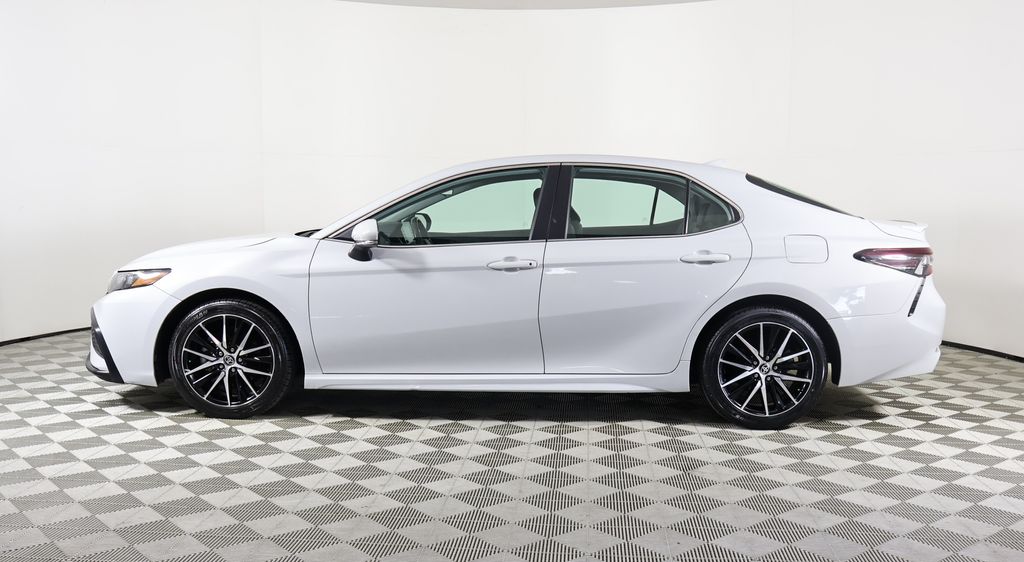 2023 Toyota Camry SE photo 3