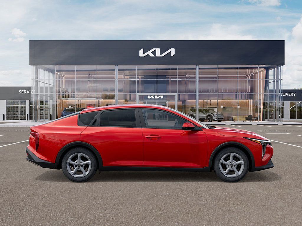 2025 Kia K4 LXS photo 3