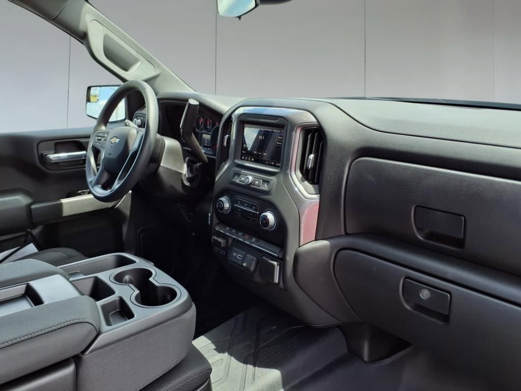2025 Chevrolet Silverado 1500 Custom photo 27