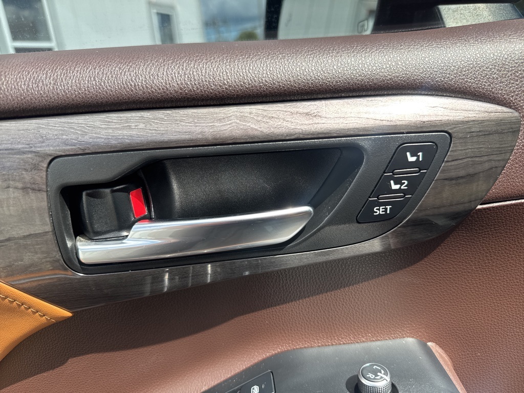 2020 Toyota Highlander Hybrid Platinum photo 32