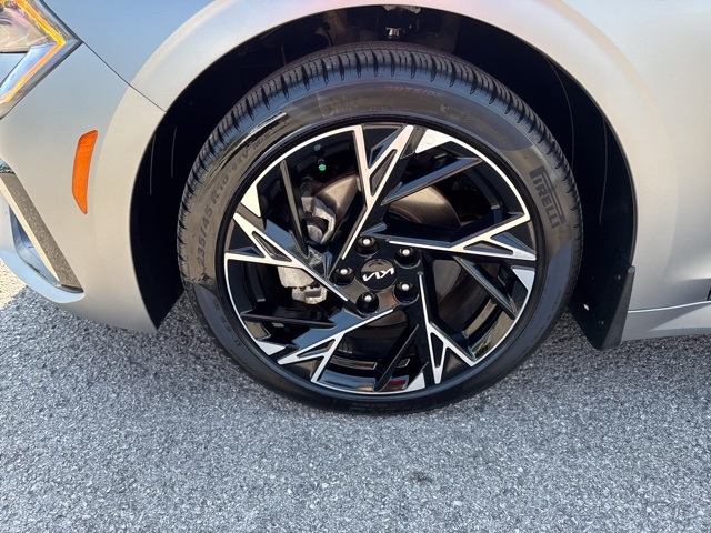 2025 Kia K5 GT-Line photo 9