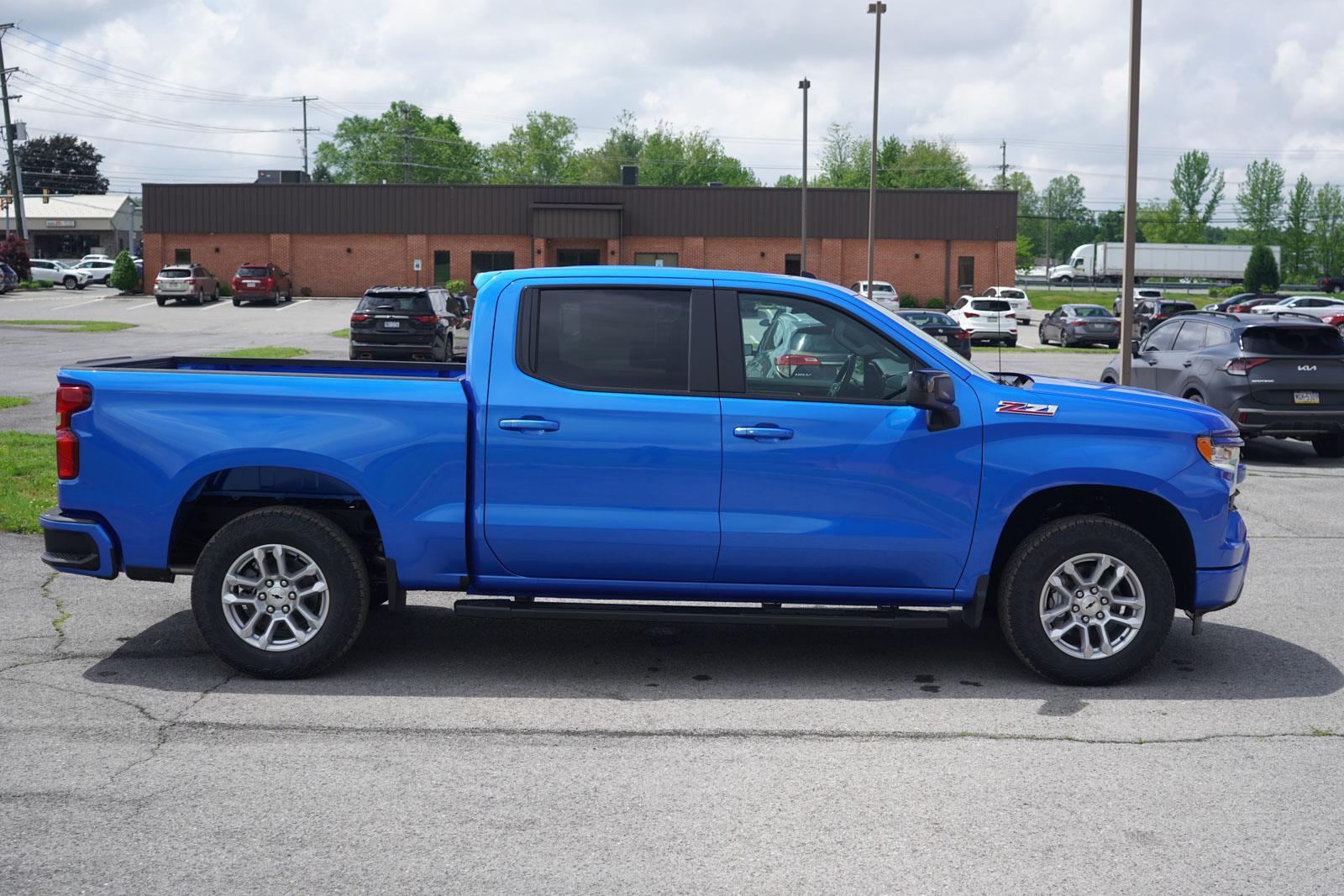 2025 Chevrolet Silverado 1500 RST photo 2