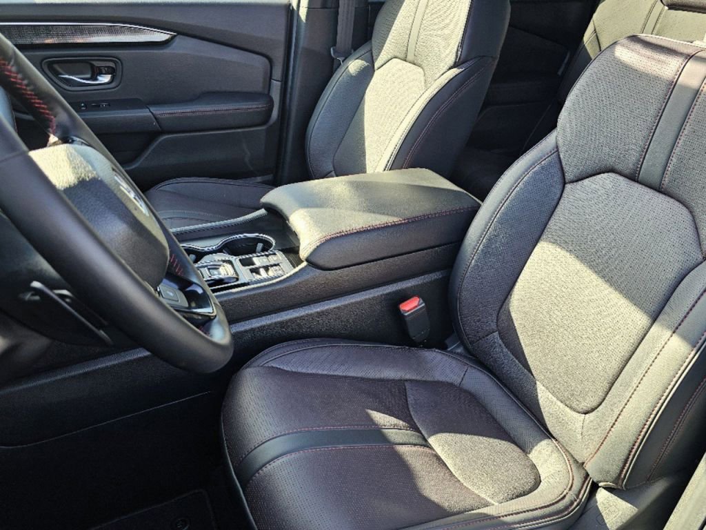 2025 Honda Pilot Black Edition photo 18