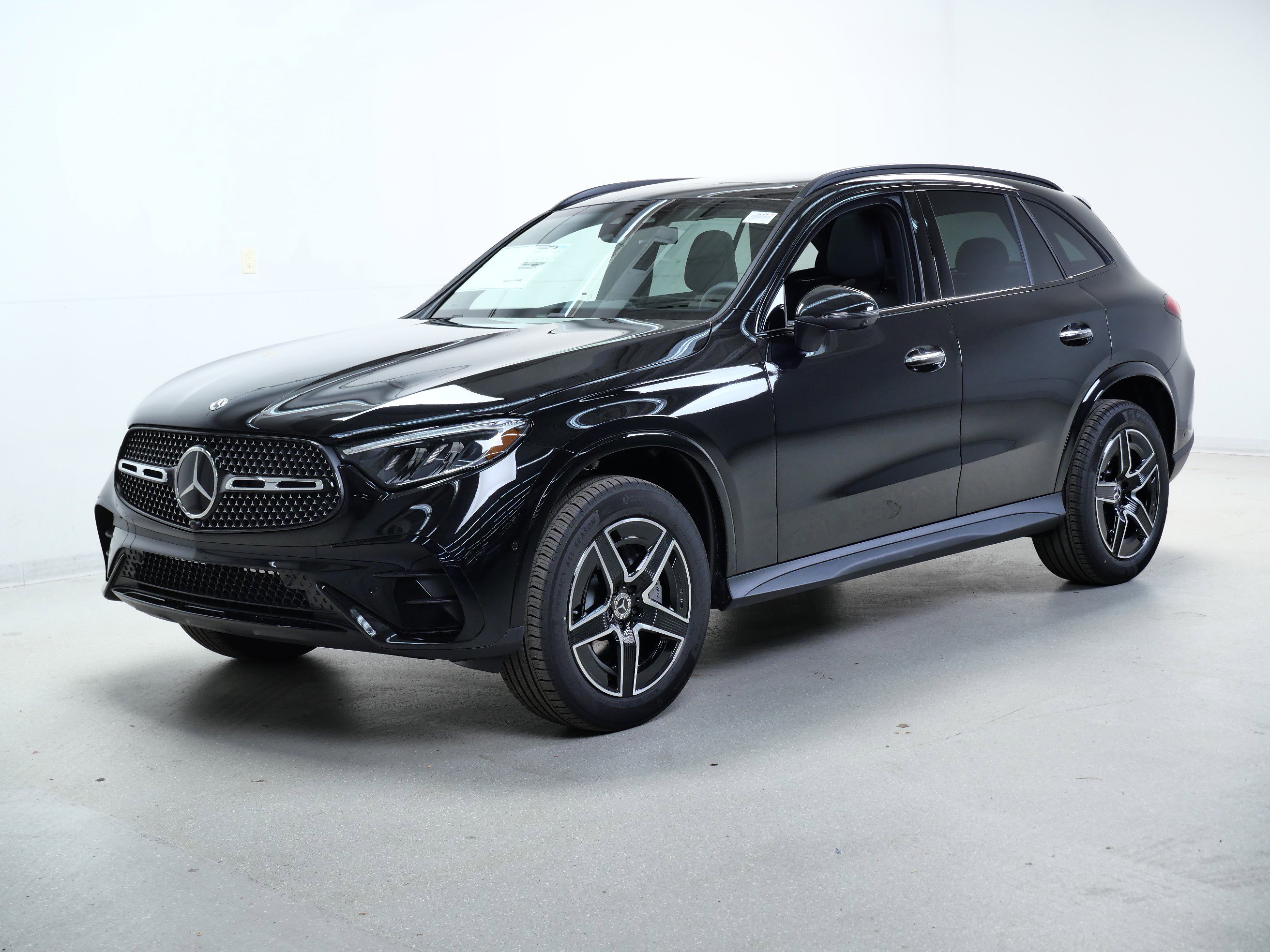 2026 Mercedes Benz GLC 300 4MATIC photo 3