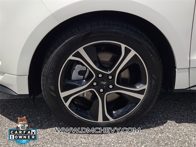 2021 Ford Edge ST photo 2