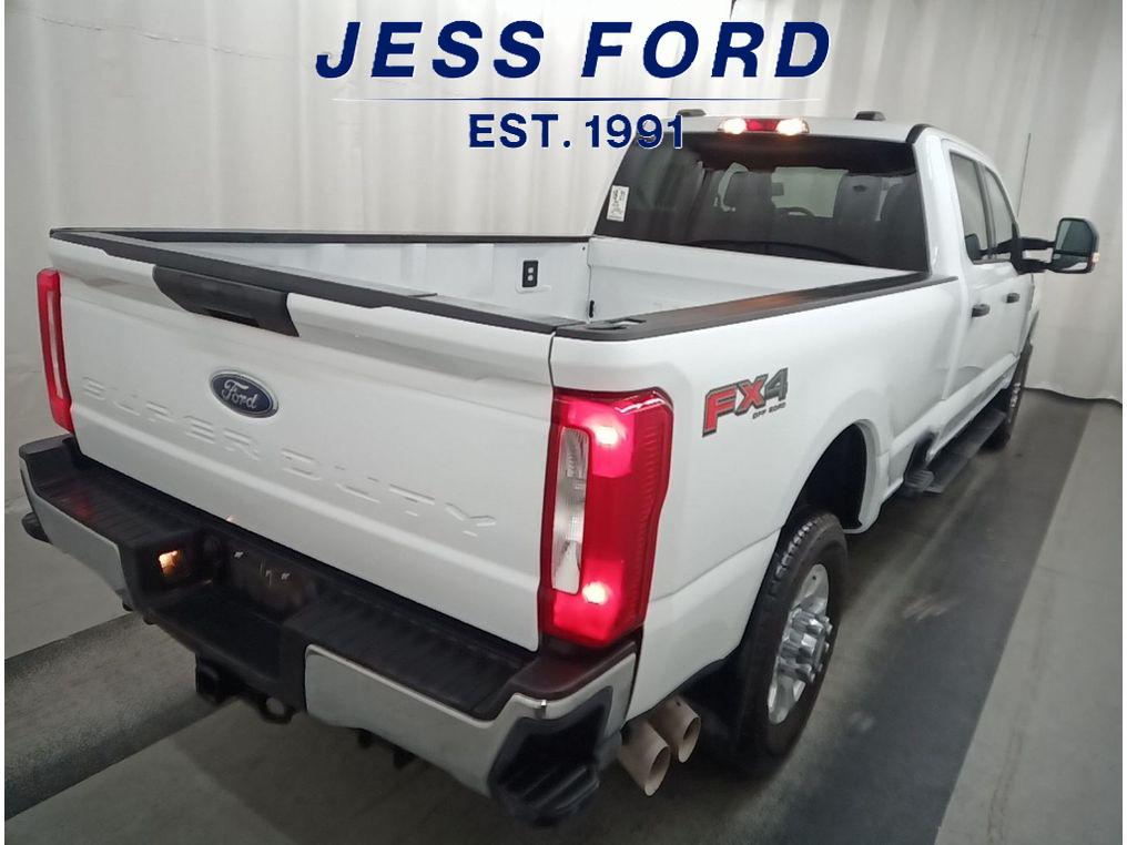 2024 Ford F-350 XLT photo 3