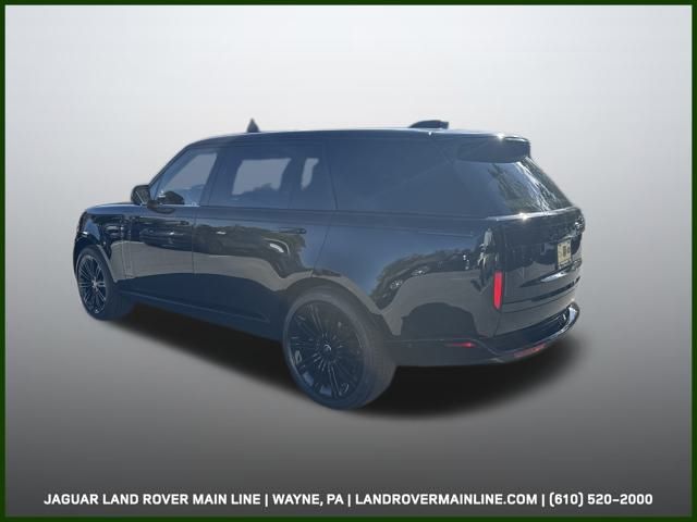 2025 Land Rover Range Rover SE photo 3