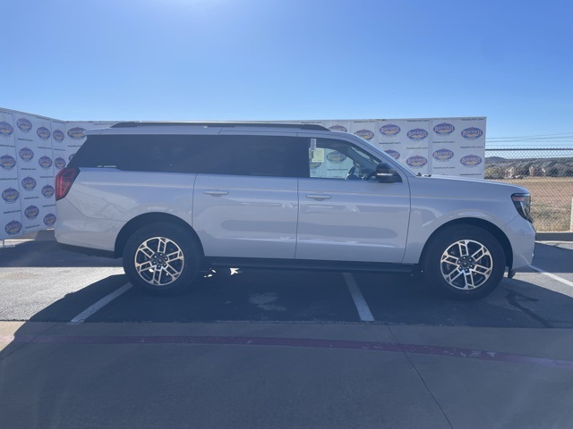 2025 Ford Expedition Active's photo