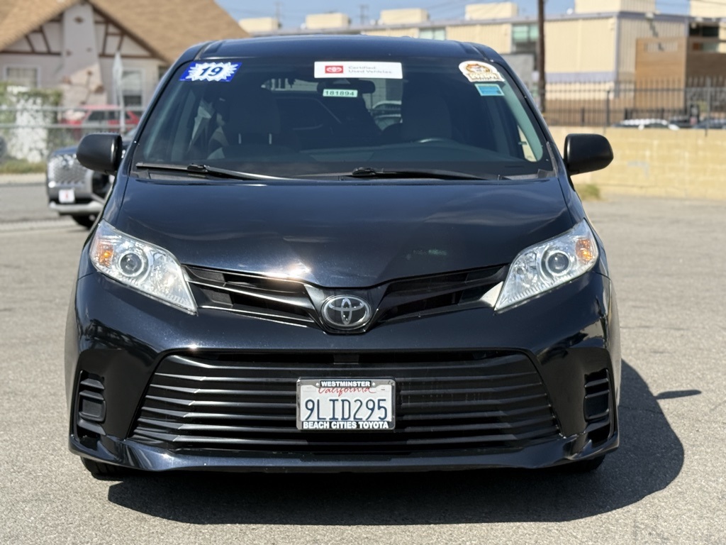 2019 Toyota Sienna L photo 3