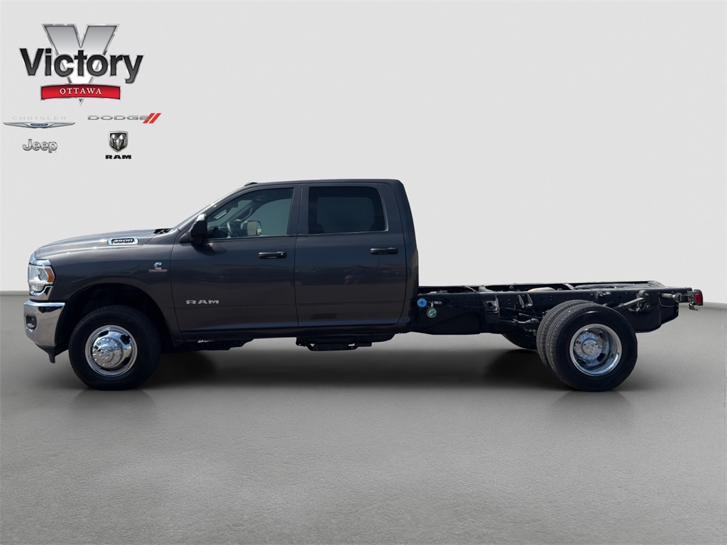2022 Ram 3500 Tradesman photo 3