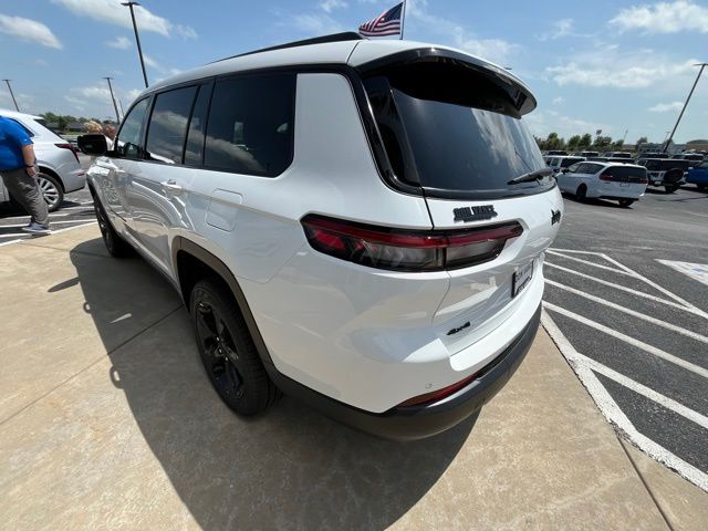 2025 Jeep Grand Cherokee Limited photo 3
