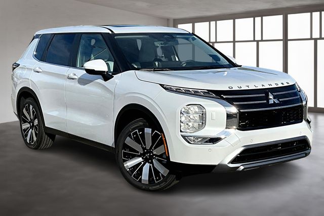 2025 Mitsubishi Outlander SE photo 3