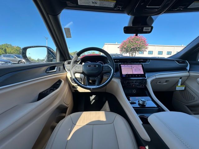 2025 Jeep Grand Cherokee Limited photo 14