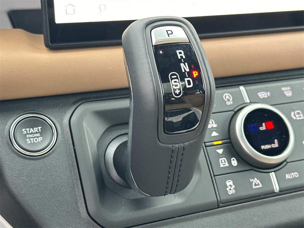 2025 Land Rover Defender 110 X-Dynamic SE photo 5