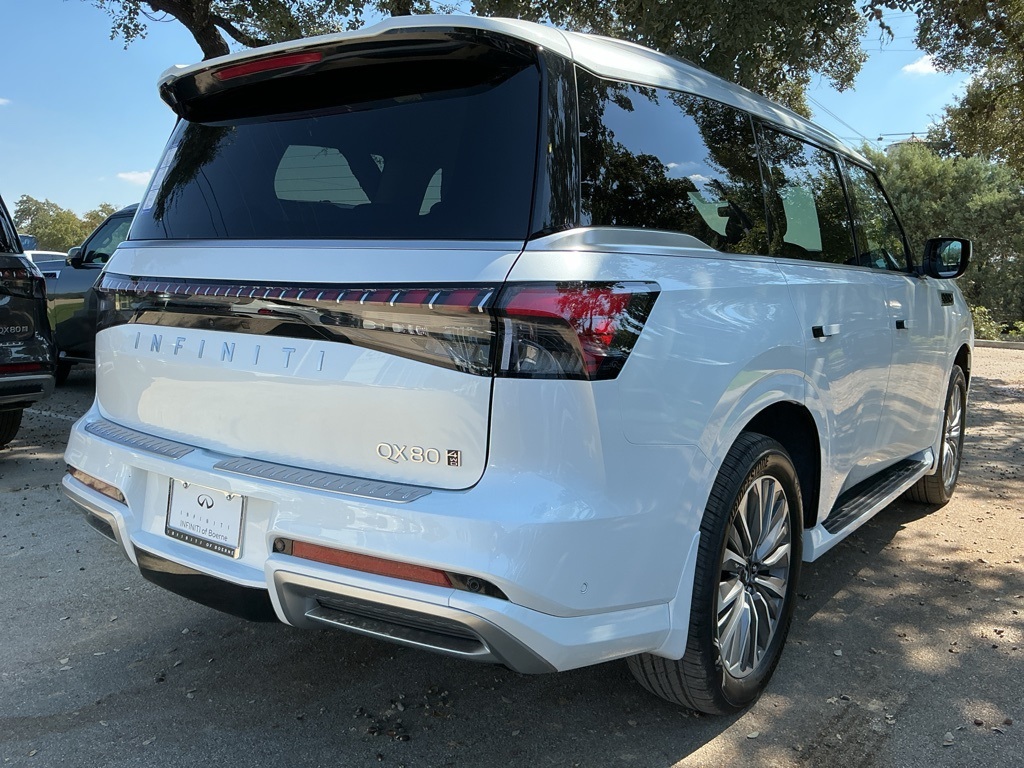 2026 Infiniti QX80 Luxe photo 3