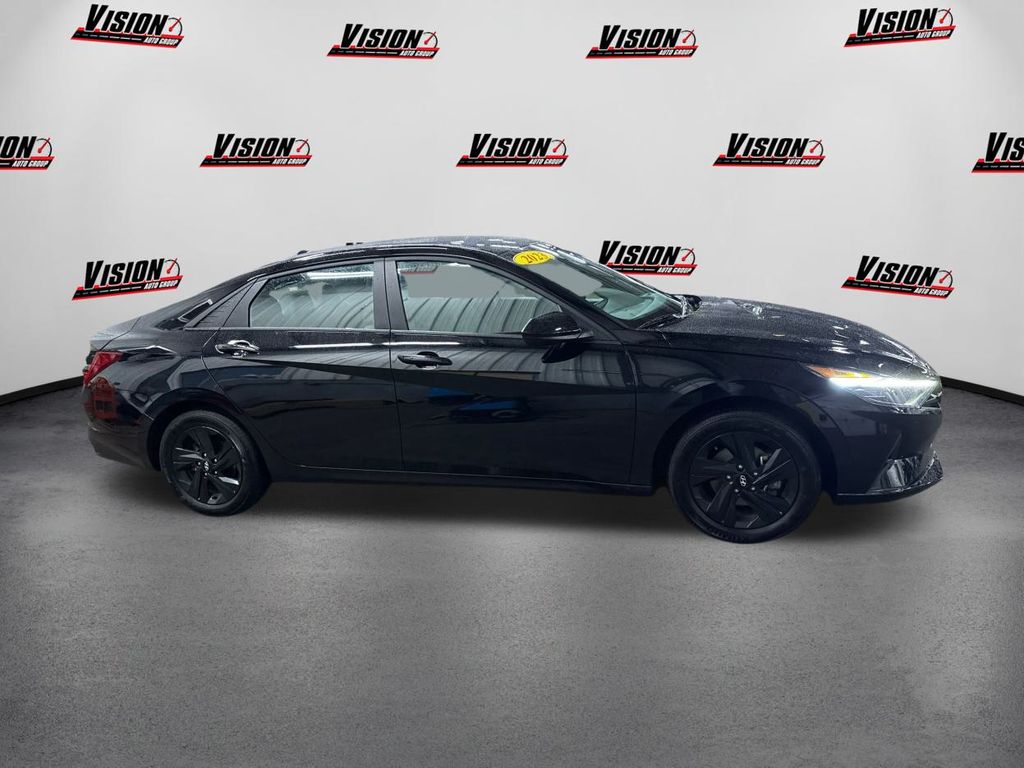 2023 Hyundai Elantra Hybrid Blue photo 4