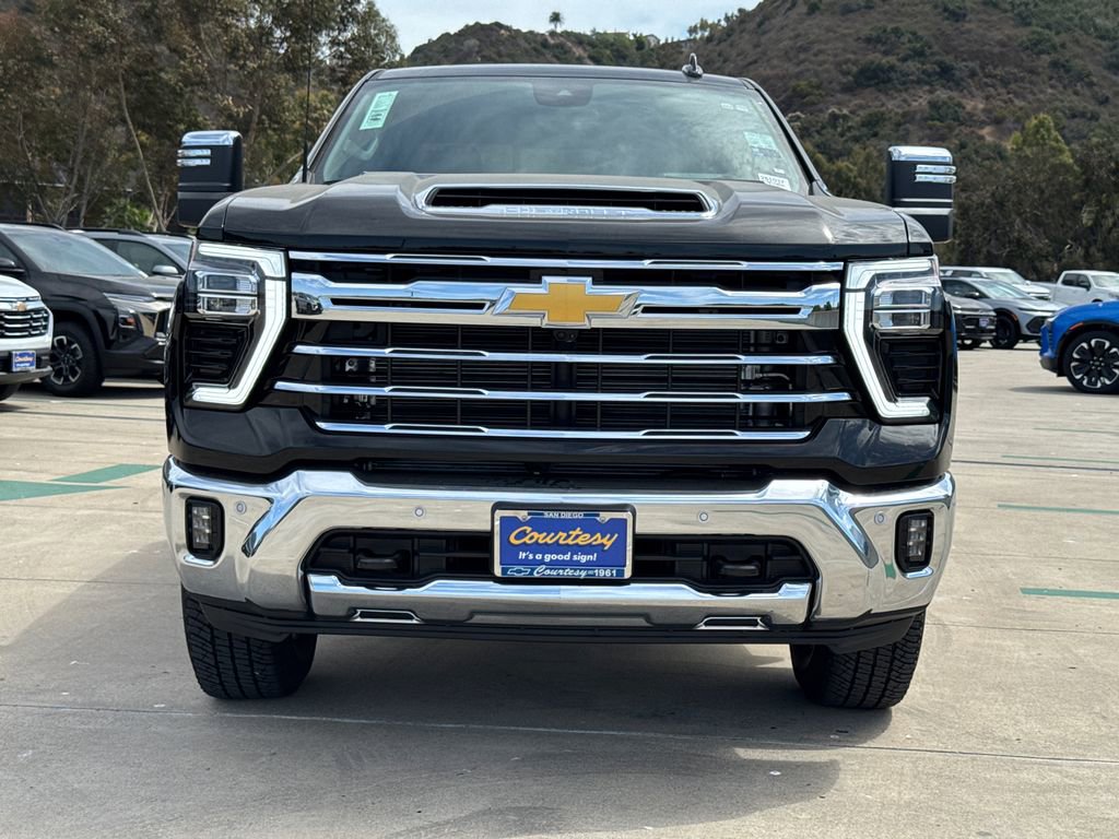 2025 Chevrolet Silverado 2500HD LTZ photo 4