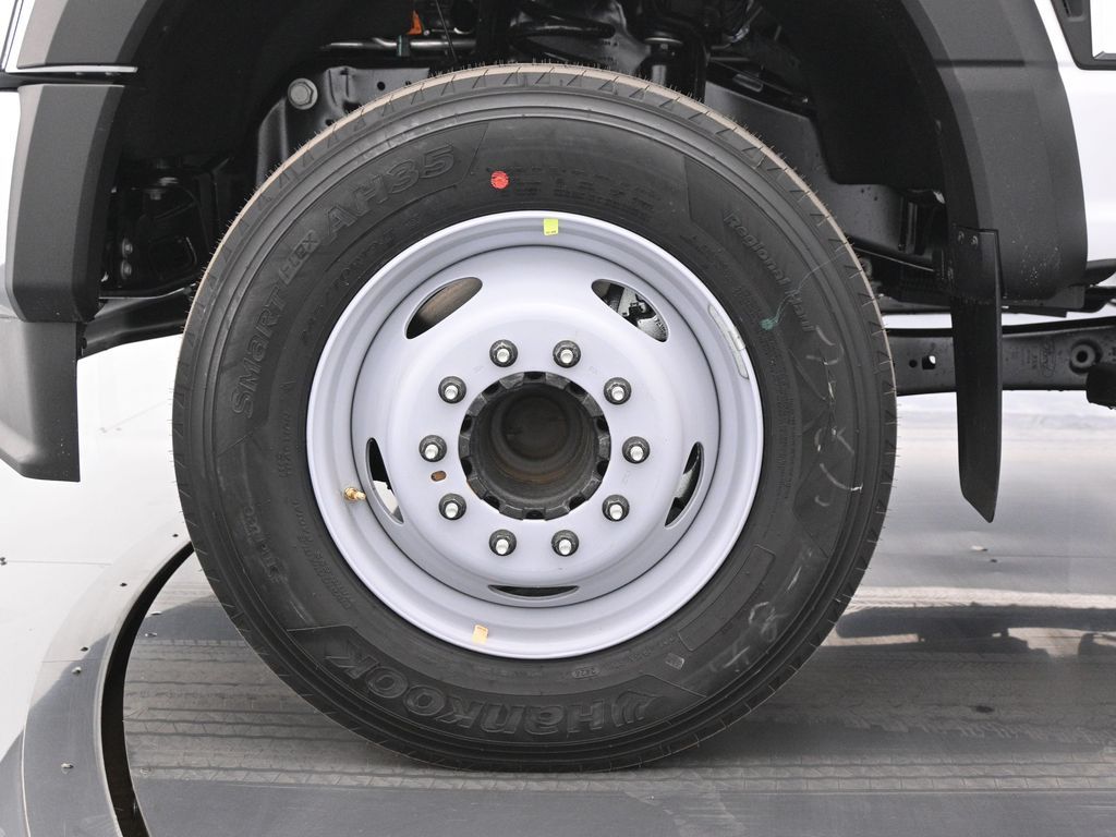 2024 Ford F-600 photo 12