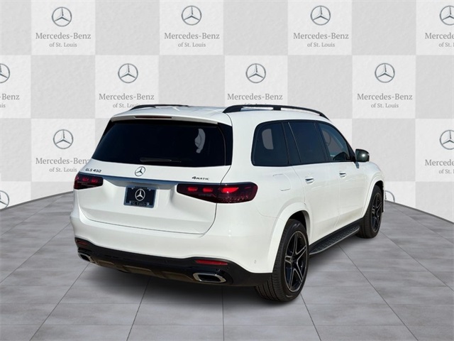 2026 Mercedes Benz GLS 450 4MATIC photo 3