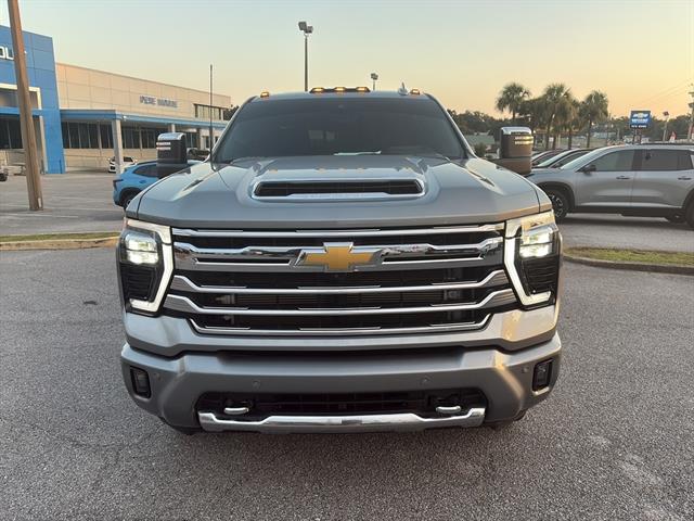 2024 Chevrolet Silverado 3500HD High Country photo 2