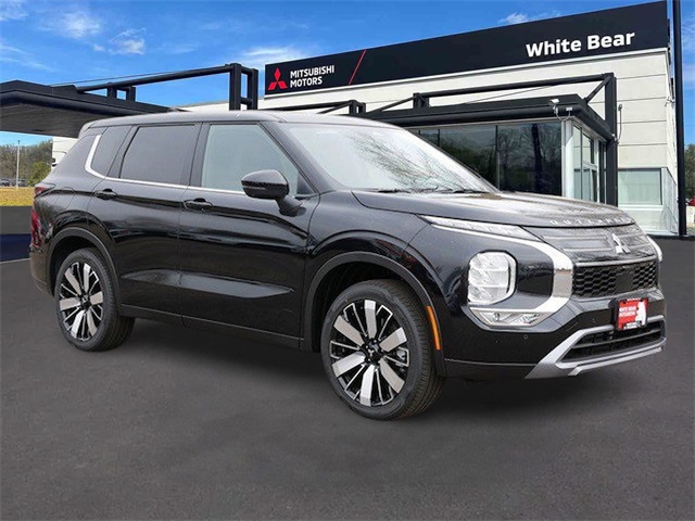 2025 Mitsubishi Outlander SE's photo