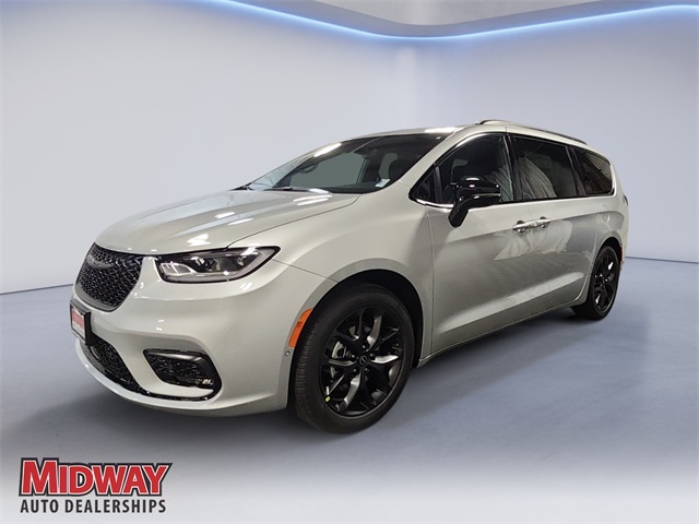 2026 Chrysler Pacifica Limited's photo