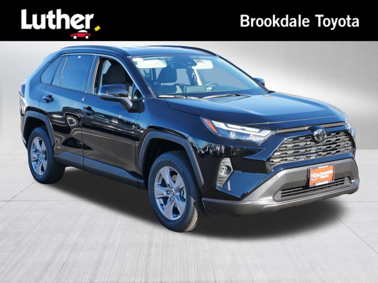 2025 Toyota RAV4 XLE's photo