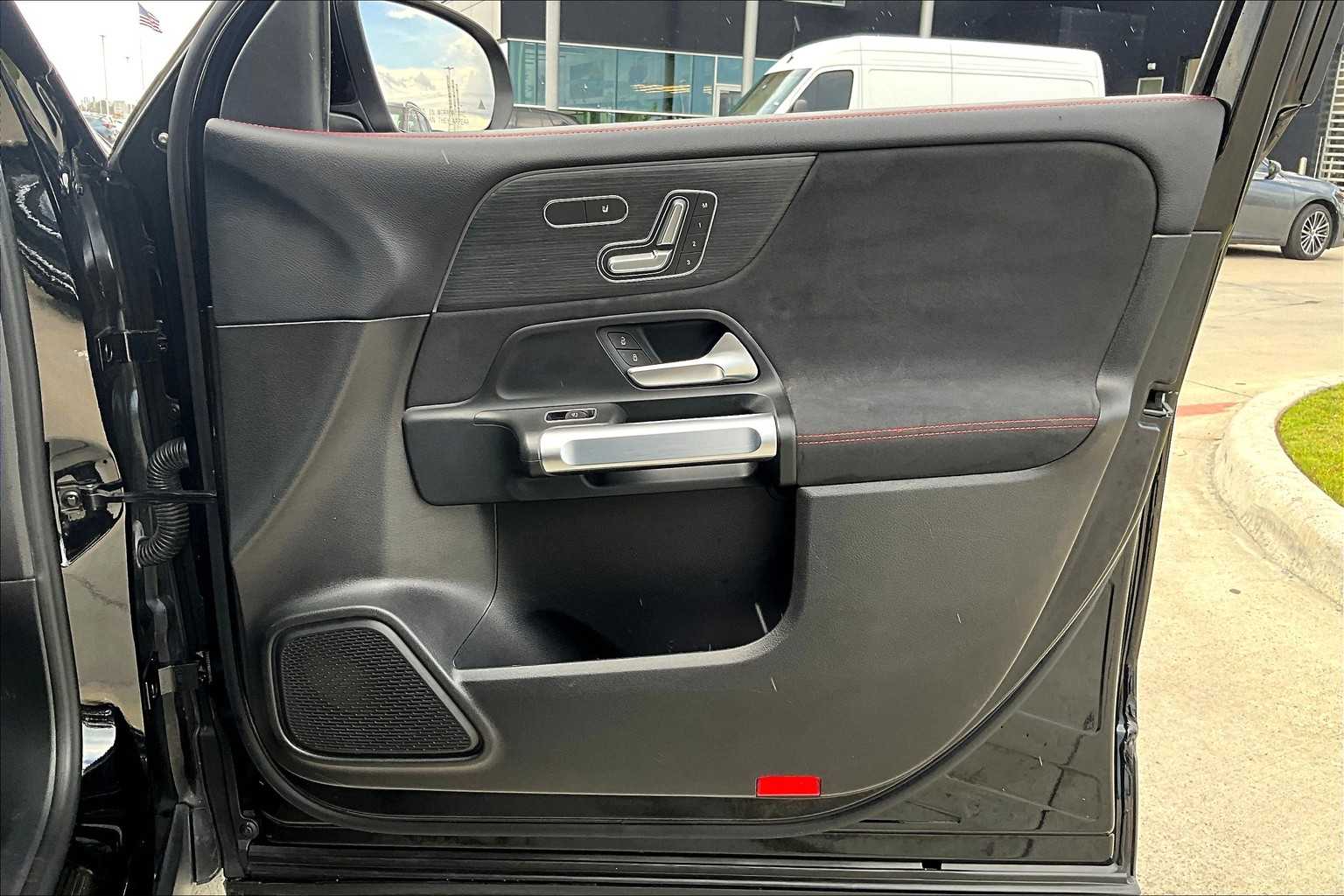2020 Mercedes Benz GLB 250 photo 18