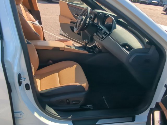 2022 Lexus ES 350 photo 15