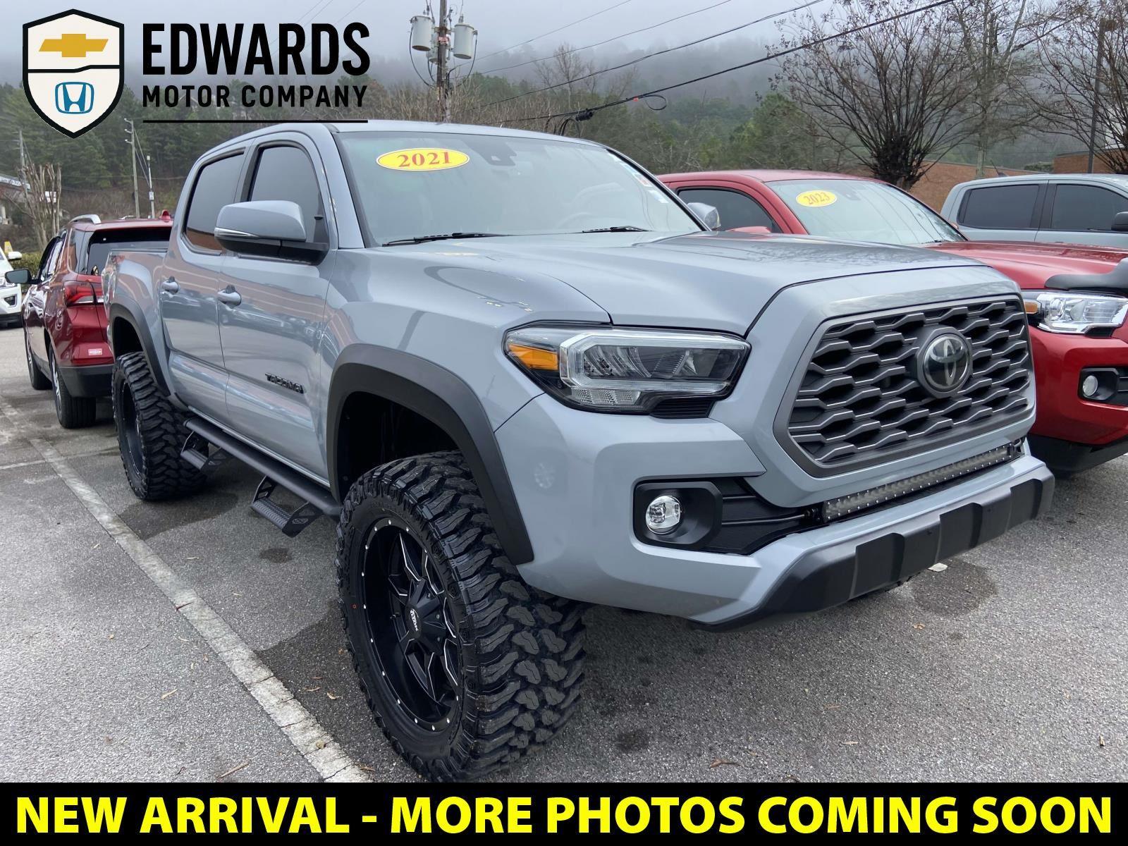 2022 Toyota Tacoma TRD Sport's photo