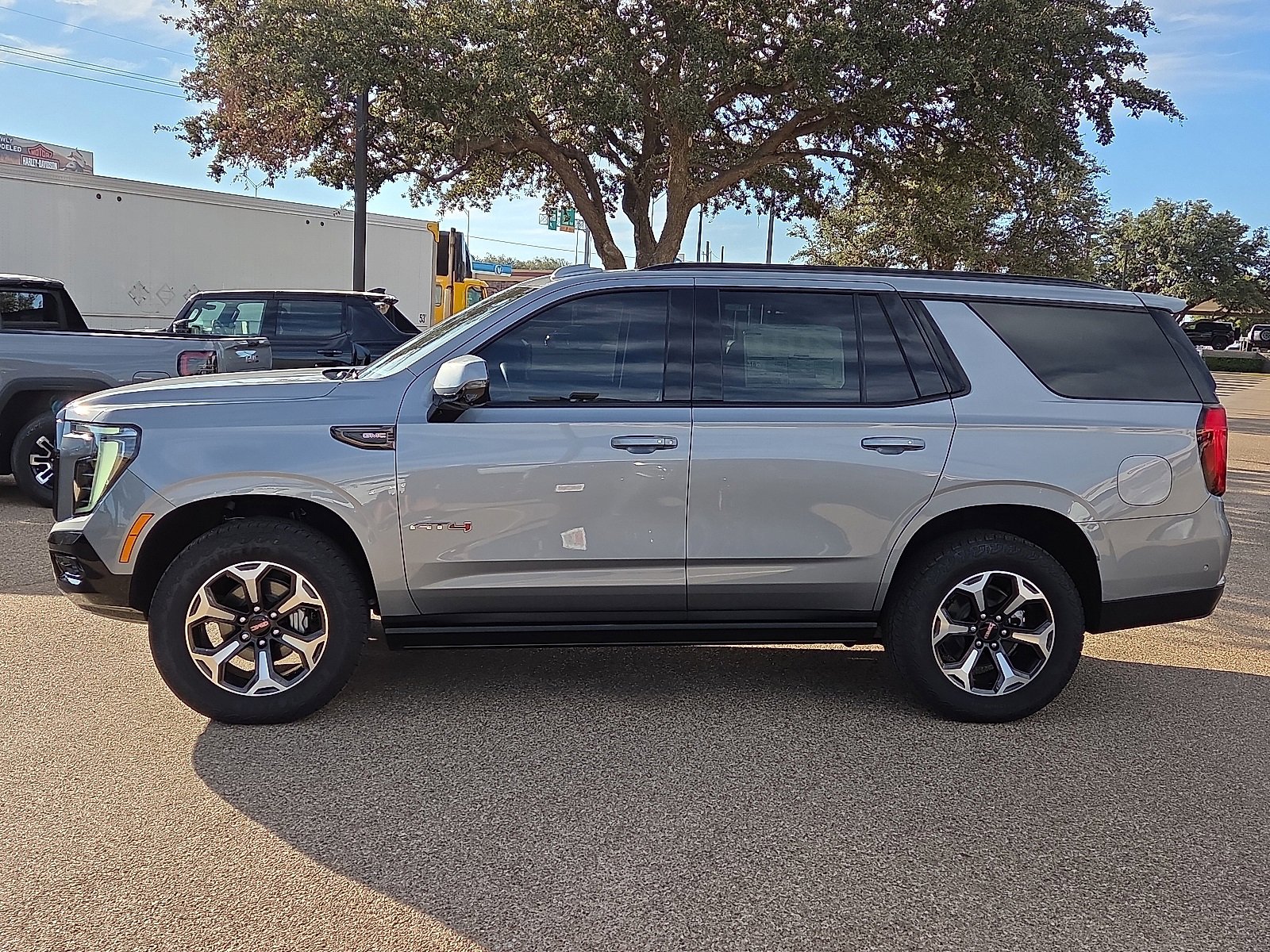 2025 Gmc Yukon AT4 Ultimate photo 2