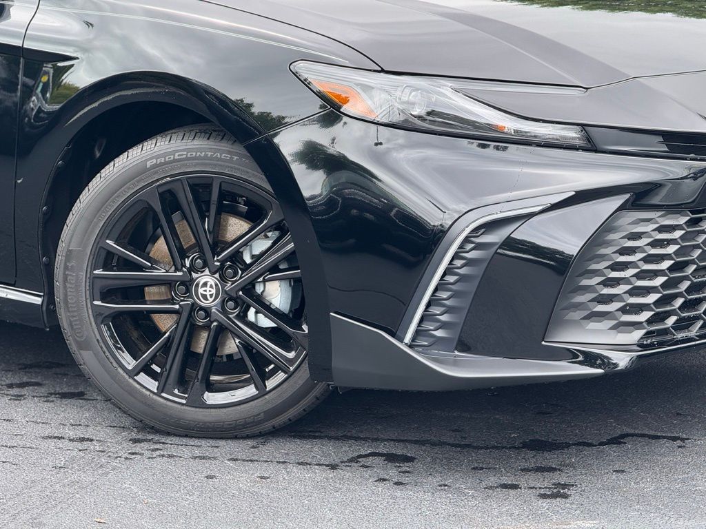 2025 Toyota Camry SE photo 3