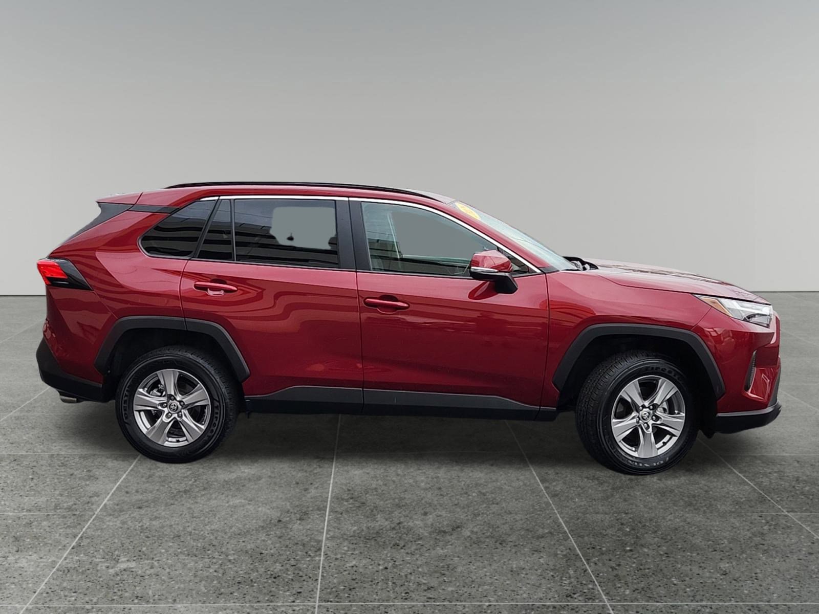 2025 Toyota RAV4 XLE photo 7