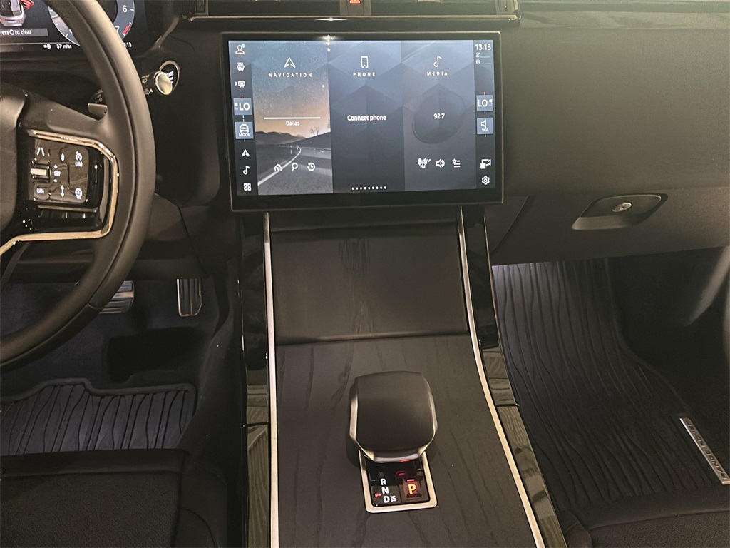 2026 Land Rover Range Rover Velar SE photo 15