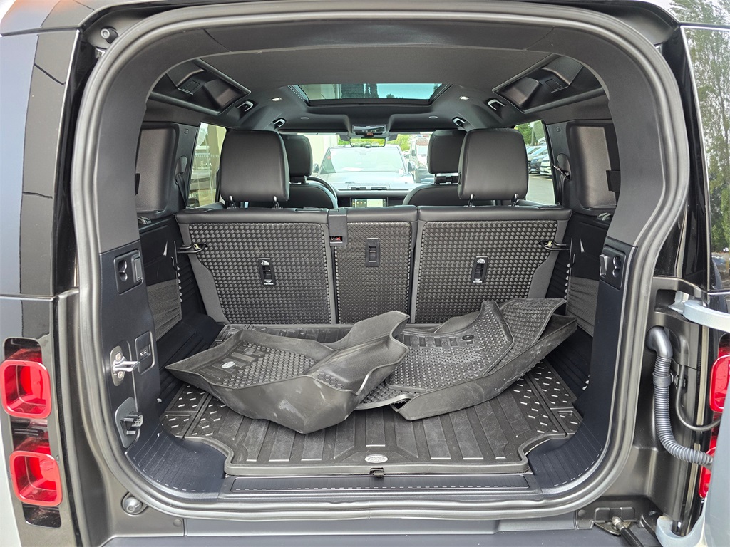 2024 Land Rover Defender 110 X-Dynamic SE photo 25
